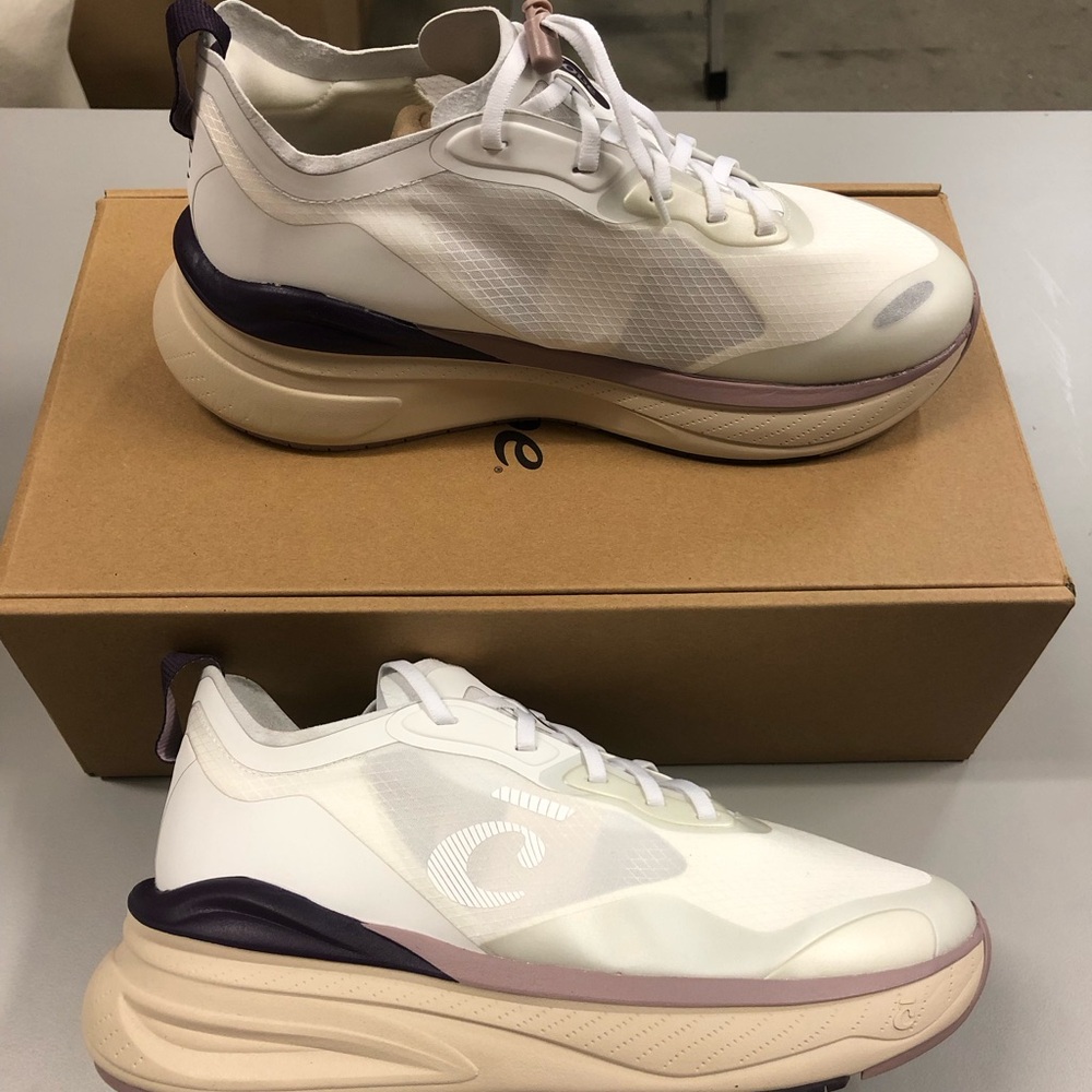 NIB Clove Alto White And Purple Women’s Shoes Size 10